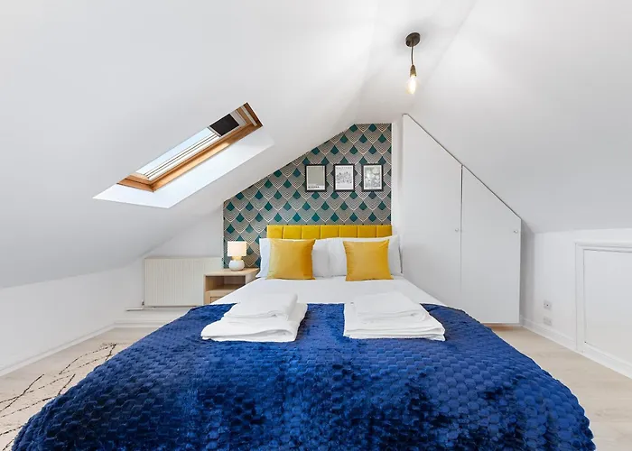 Central & Modern 1 Bed Apartment - 3Min To Train Station & Sleeps 4 - The Holloway Suite