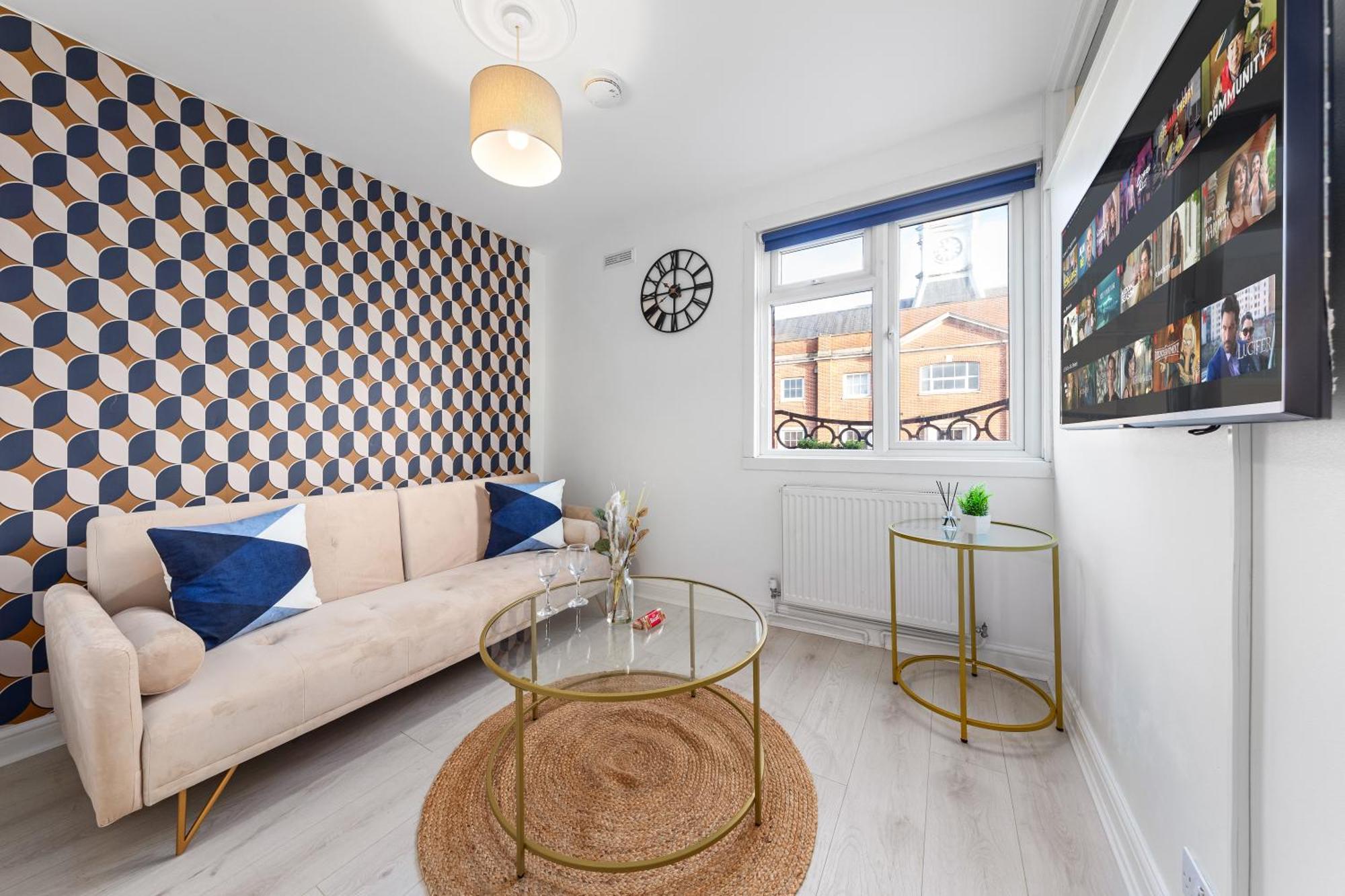 Central & Modern 1 Bed Apartment - 3Min To Train Station & Sleeps 4 - The Holloway Suite Apartamento Londres